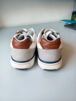 Zapatillas ARRIGO BELLO grises y blancas