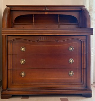 Bureau de madera. Buen estado.