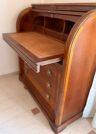 Bureau de madera. Buen estado.