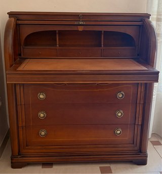 Bureau de madera. Buen estado.