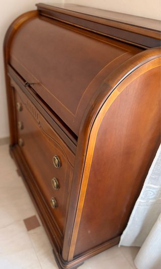 Bureau de madera. Buen estado.