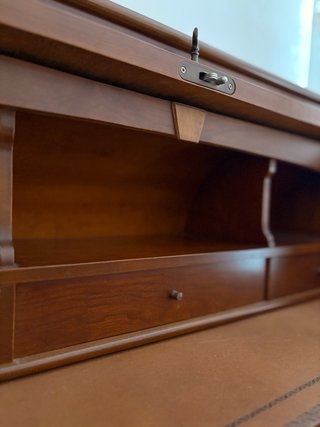 Bureau de madera. Buen estado.