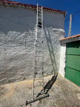 Escalera extensible de aluminio de 6 metros