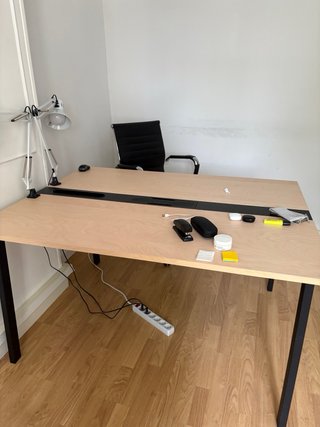 Mesa de oficina Ikea Mittzon como nueva