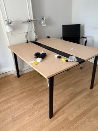 Mesa de oficina Ikea Mittzon como nueva