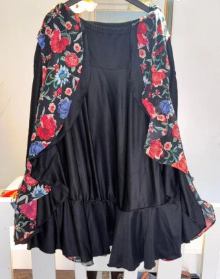 Falda flamenca negra con flores