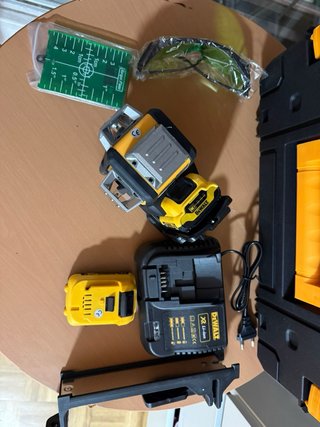 Nivel Láser Dewalt con Accesorios