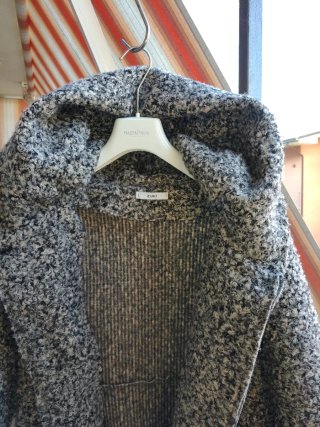 Cappottino Zuiki con cappuccio ampio