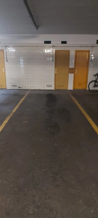 Plaza grande parking Oviedo Muñoz Degrain/Parque I
