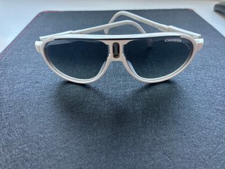 Gafas de sol blancas Carrera