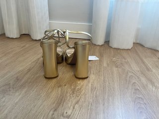 Sandalias Mango doradas plataforma