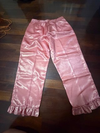 Pantaloni crop eleganti lucidi rosa