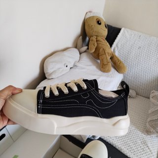 Zapatillas negras y blancas talla 45