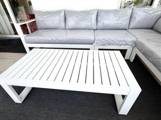 Conjunto Sofá Exterior con Mesa