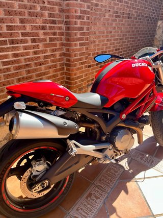 Ducati Monster 696