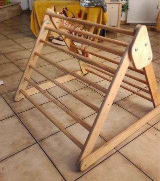 Triángulo Pikler madera