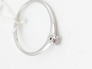 Anello in Oro 18k Bianco con Diamante Centrale