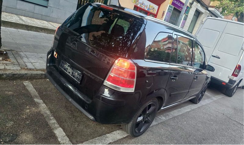 Opel Zafira - foto 1