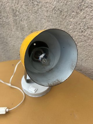 Lampada da tavolo vintage gialla