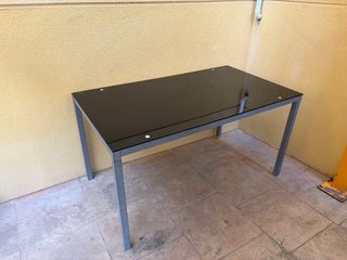Mesa de jardín cristal y metal