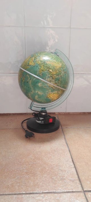 Globo terráqueo escolar  .Lote libros aparte.