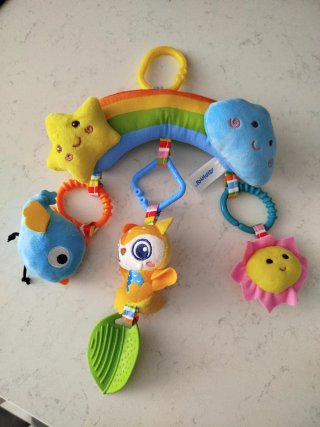 Peluche colgante arcoíris para bebé
