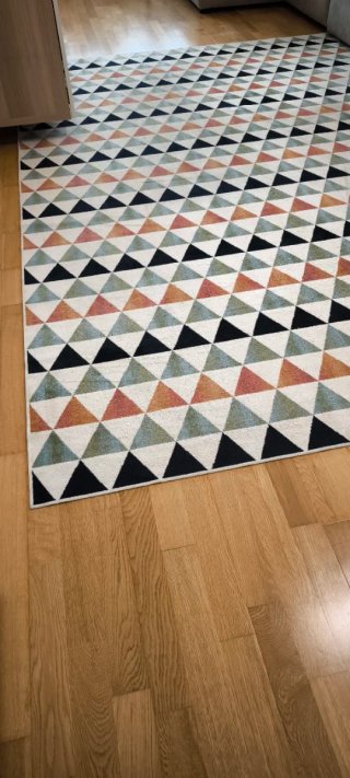 Alfombra geométrica triangular multicolor