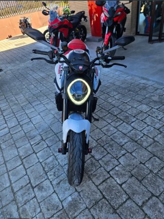 Ducati Monster 937 Roja y Blanca