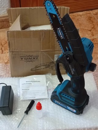MOTOSIERRA ELÉCTRICA DE 6 PULGADAS Y 21 VOLTIOS
