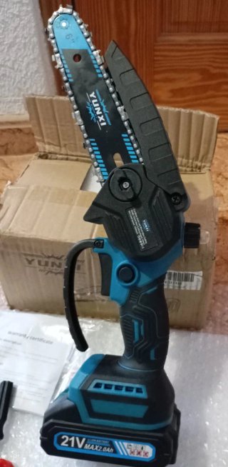 MOTOSIERRA ELÉCTRICA DE 6 PULGADAS Y 21 VOLTIOS