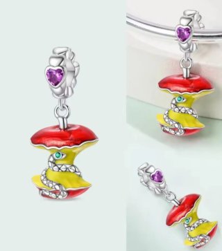 Charm manzana con serpiente y corazón