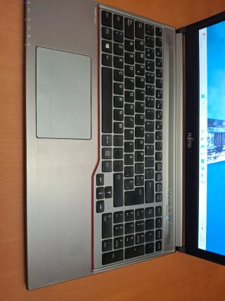 Portatil Fujitsu LIFEBOOK E754