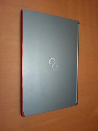 Portatil Fujitsu LIFEBOOK E754