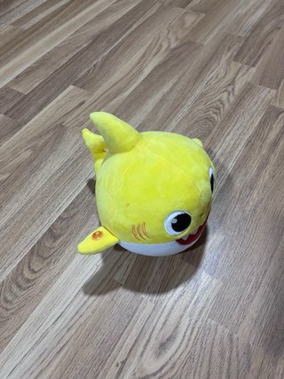 Peluche Baby Shark bailarín electrónico
