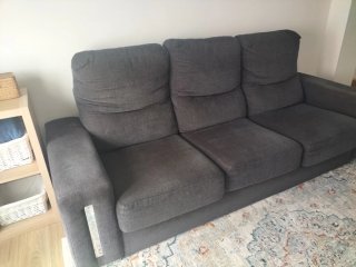 Sofá gris oscuro (solo disponible hasta 7 agosto)
