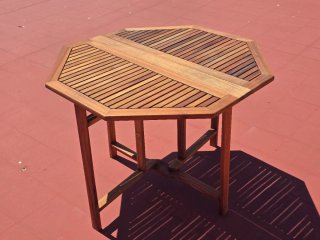 Mesa de teca octogonal exterior