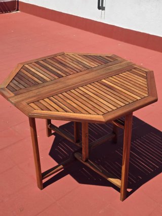 Mesa de teca octogonal exterior
