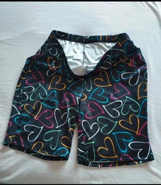 Pantalones cortos con corazones multicolor Talla X