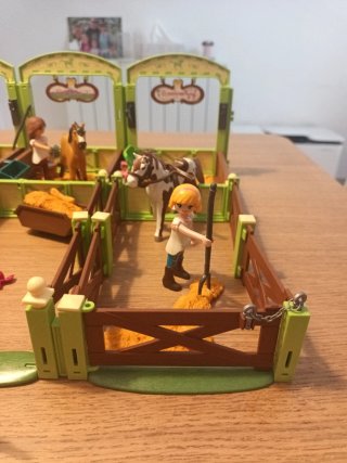 Playmobil Spirit - establos, caballos y muñecas