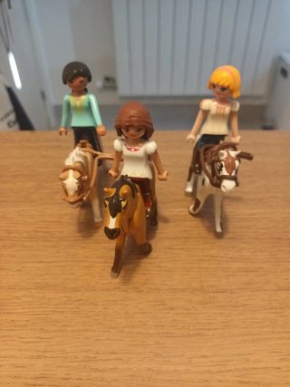 Playmobil Spirit - establos, caballos y muñecas