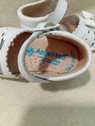 Zapatitos blancos niña lazo Angelitos