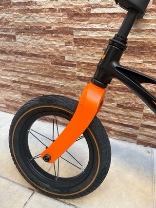 Bicicleta sin pedales naranja