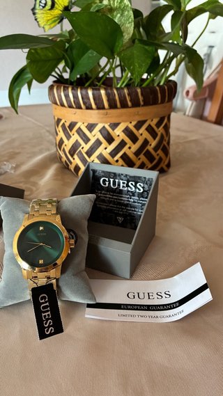 Reloj Guess Dorado y Verde
