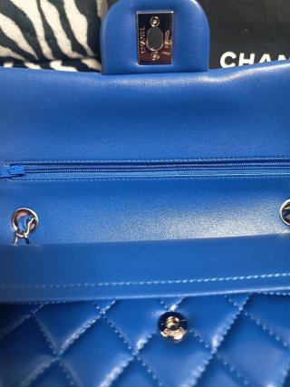 Mala Chanel Classic Flap Medium Azul Cobalto