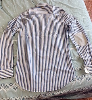 Camisa de vestir a rayas azul y blanca