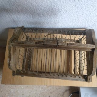 Jaula vintage de madera y metal