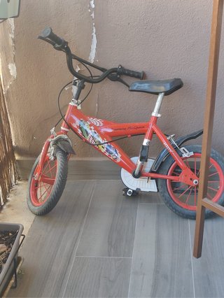 Bicicleta infantil roja Cars
