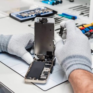 Servicio reparación móviles y ordenadores.