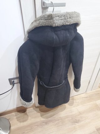 Cappotto in pelle di pecora con cappuccio