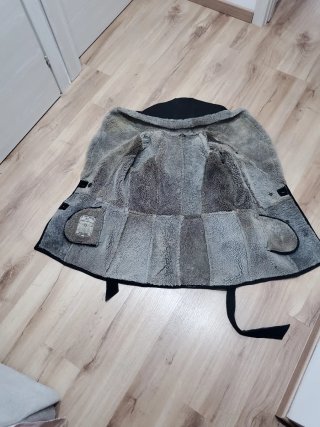 Cappotto in pelle di pecora con cappuccio